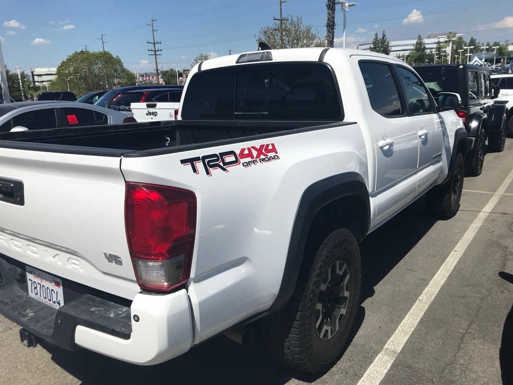 Thumbnail: 2017 Toyota Tacoma - 12