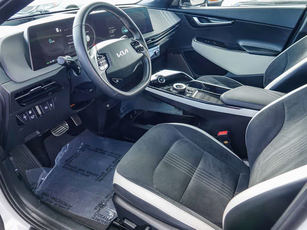 Thumbnail: 2022 Kia EV6 - 16