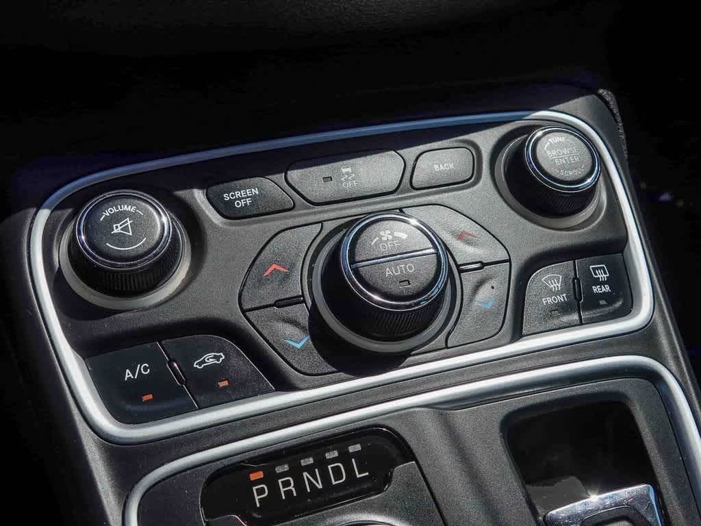 Thumbnail: 2015 Chrysler 200 - 21