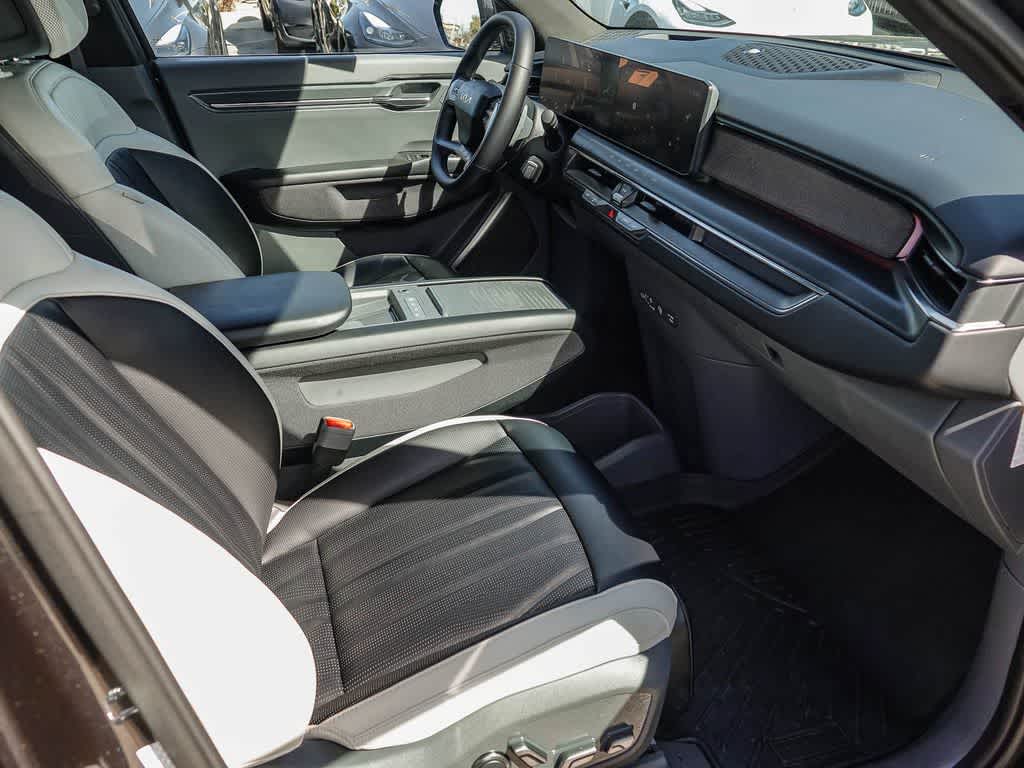 Thumbnail: 2024 Kia EV9 - 15