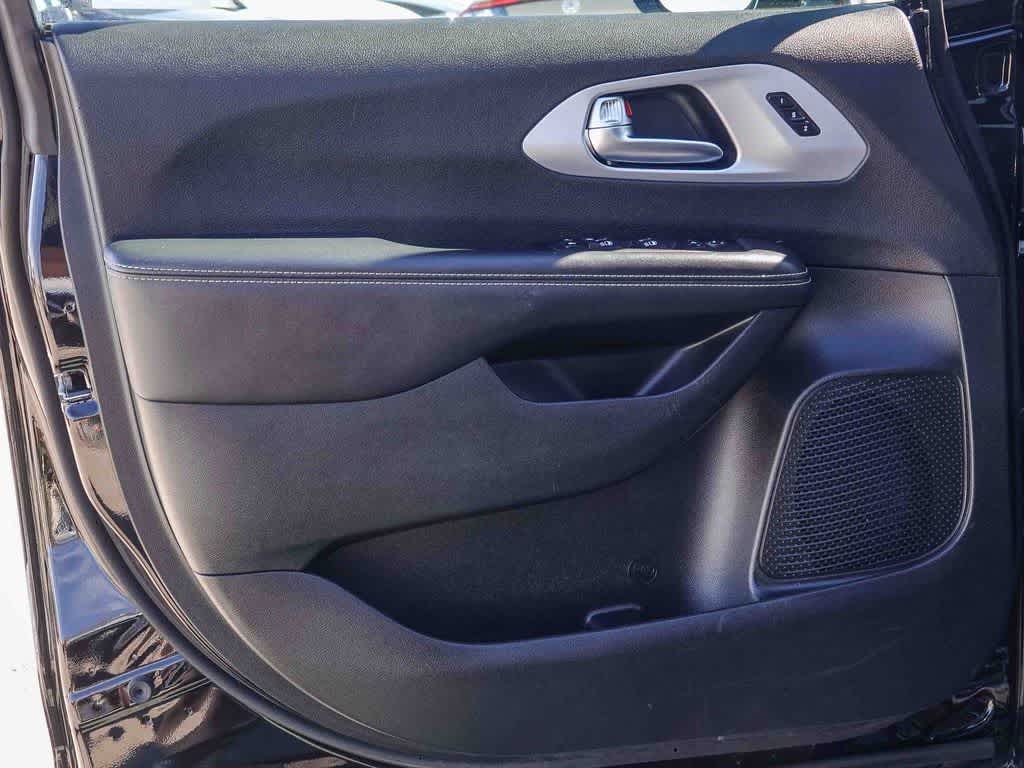 Thumbnail: 2025 Chrysler Pacifica - 19