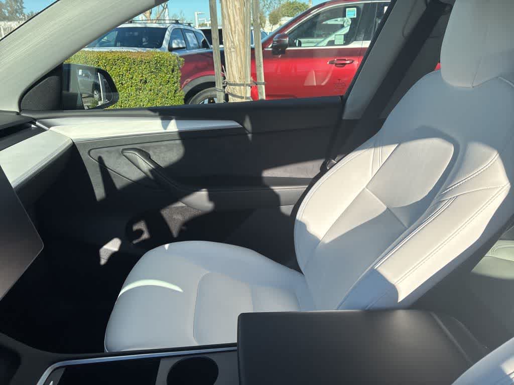 Thumbnail: 2022 Tesla Model Y - 10