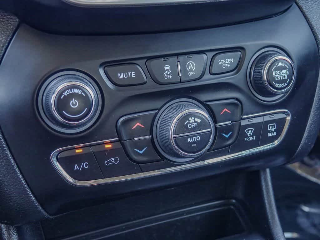 Thumbnail: 2020 Jeep Cherokee - 21