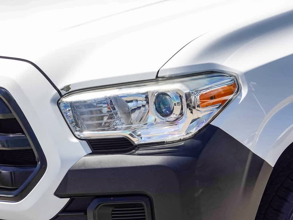 Thumbnail: 2017 Toyota Tacoma - 8