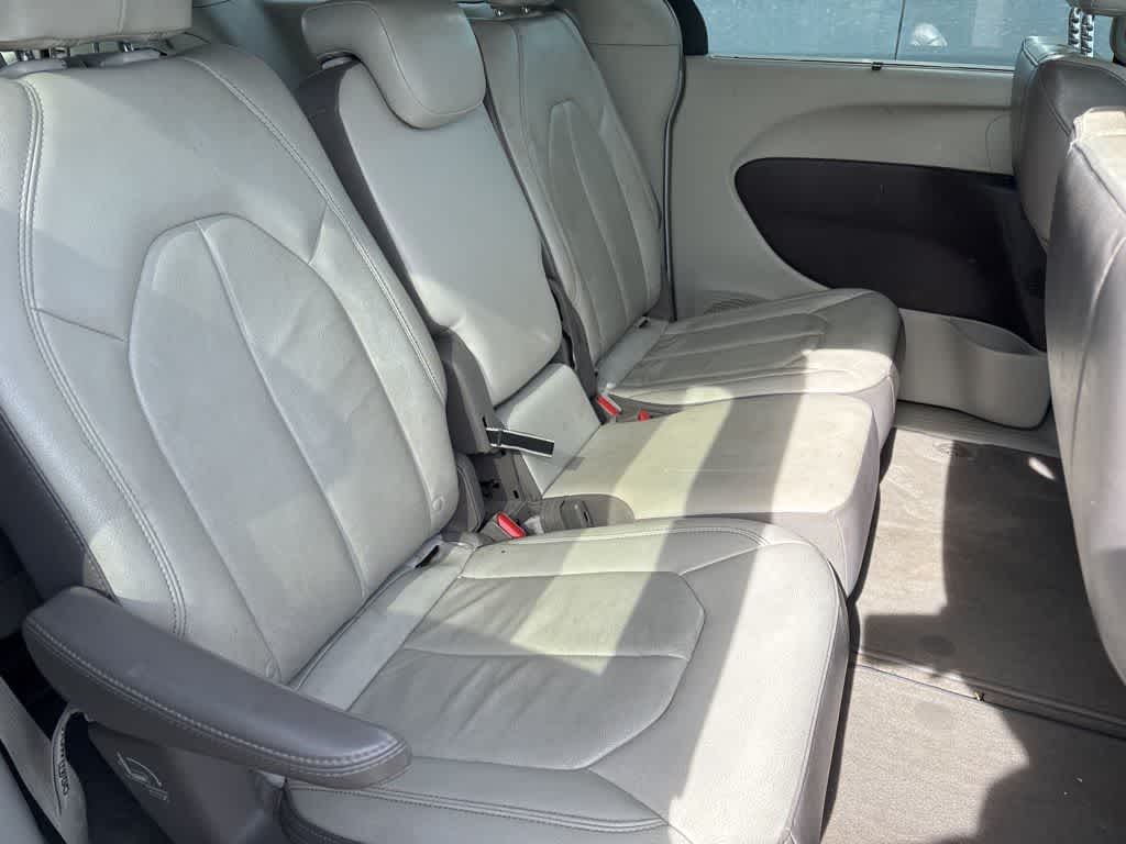 Thumbnail: 2017 Chrysler Pacifica - 4