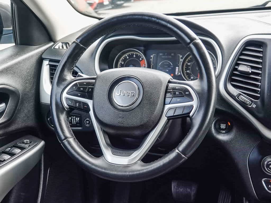 Thumbnail: 2018 Jeep Cherokee - 14