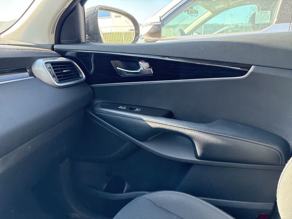 Thumbnail: 2019 Kia Sorento - 13