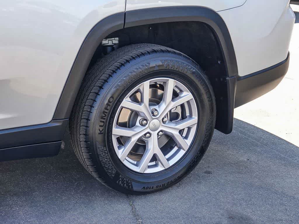 Thumbnail: 2022 Jeep Grand Cherokee - 10