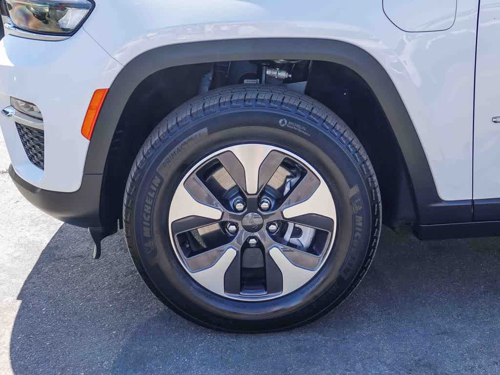 Thumbnail: 2023 Jeep Grand Cherokee - 10