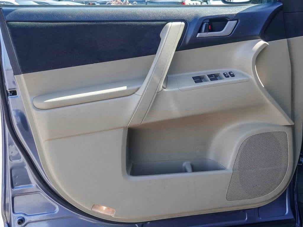 Thumbnail: 2011 Toyota Highlander - 19