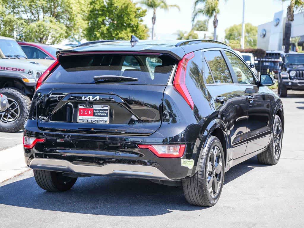 Thumbnail: 2023 Kia Niro - 8