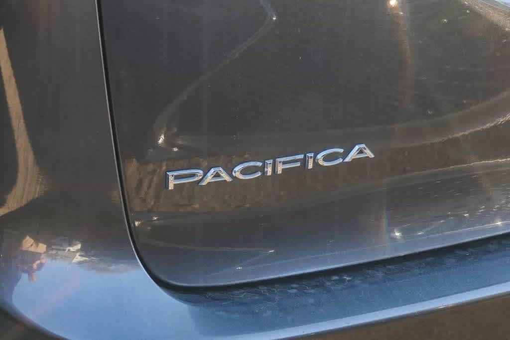 Thumbnail: 2019 Chrysler Pacifica - 15