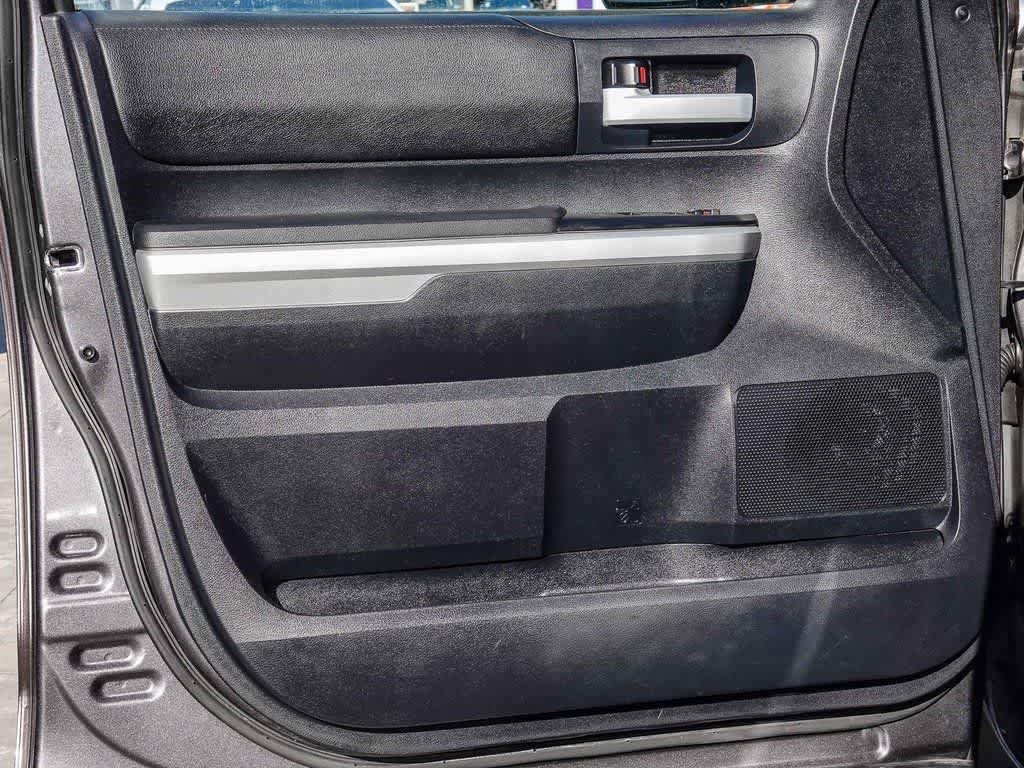 Thumbnail: 2015 Toyota Tundra - 17