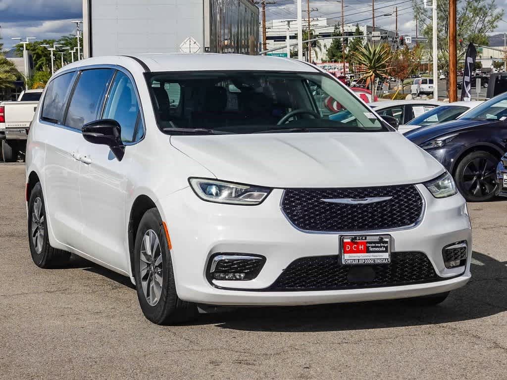 Thumbnail: 2024 Chrysler Pacifica - 3