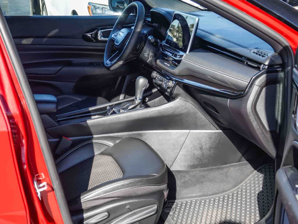 Thumbnail: 2023 Jeep Compass - 15