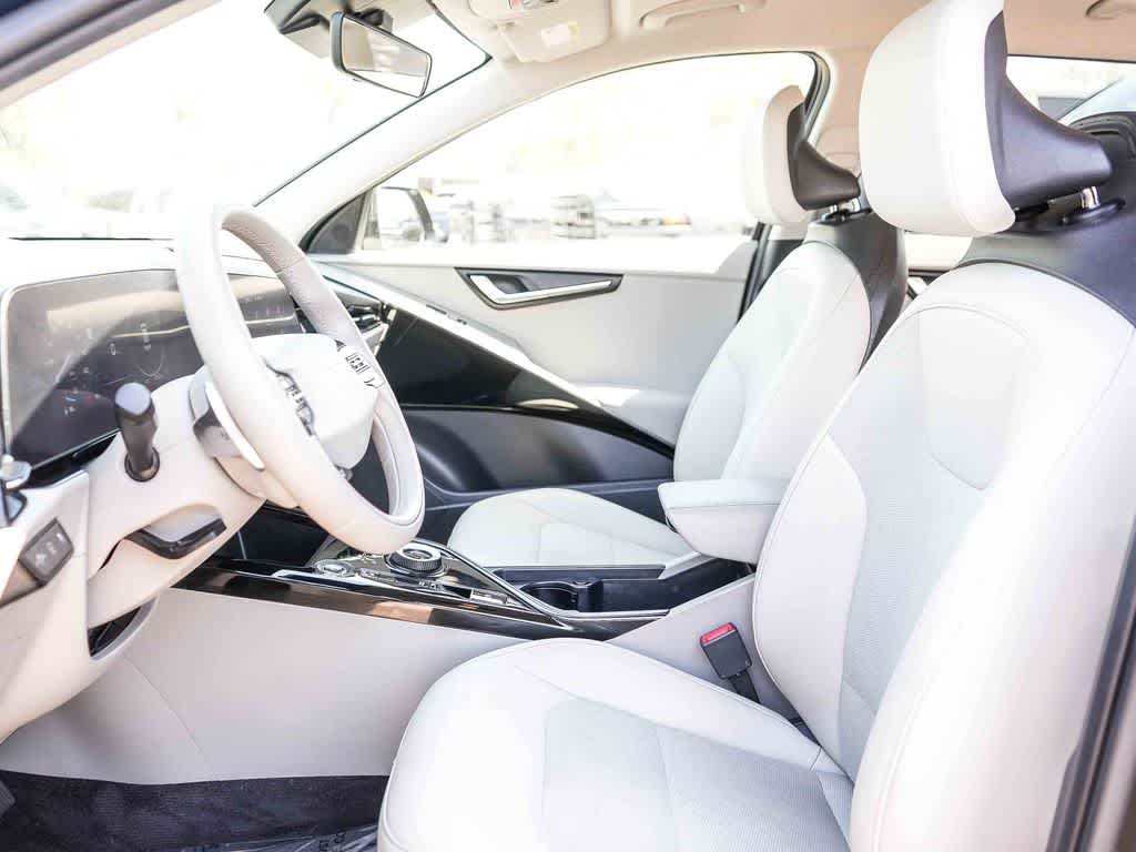 Thumbnail: 2023 Kia Niro - 17