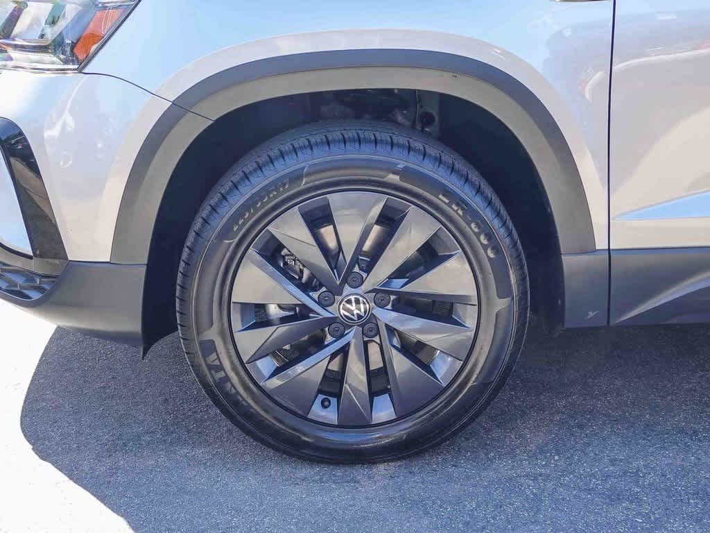 Thumbnail: 2022 Volkswagen Taos - 10