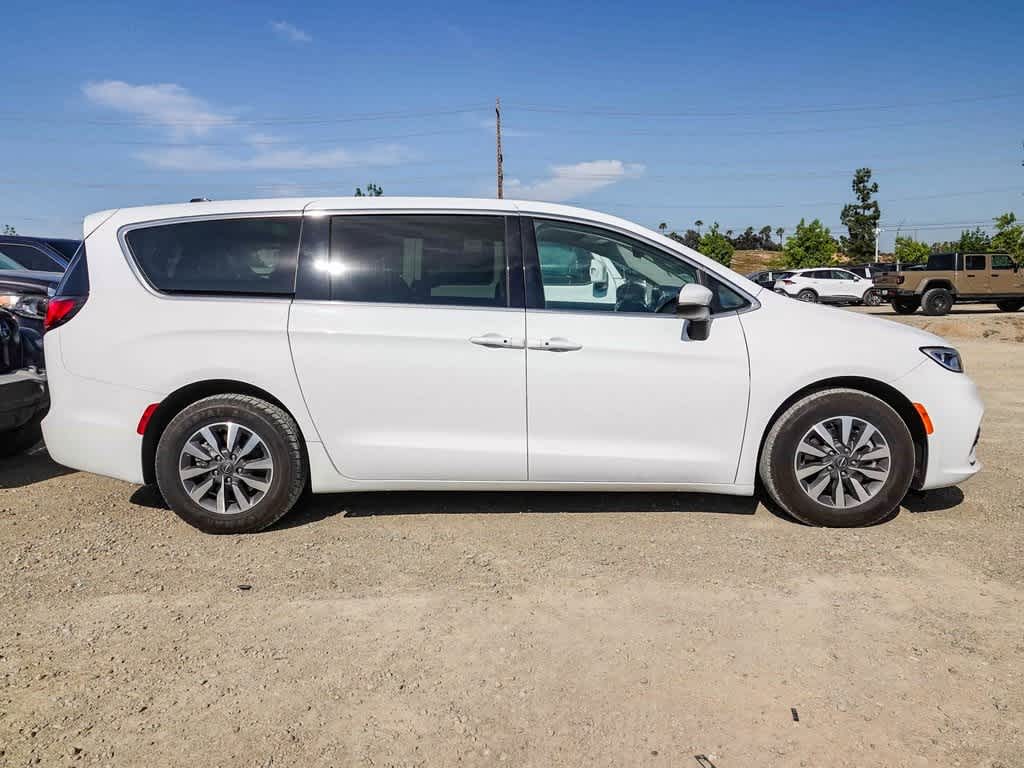 Thumbnail: 2023 Chrysler Pacifica - 7