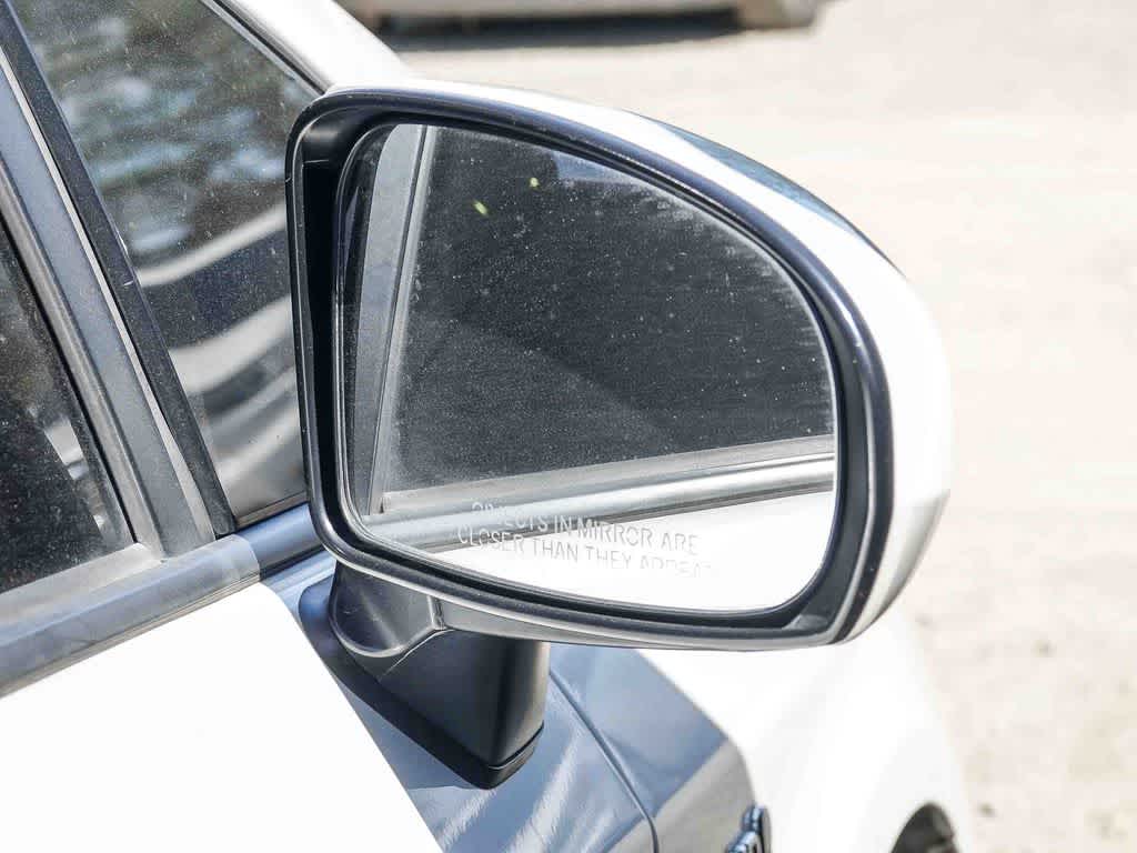 Thumbnail: 2014 Toyota Prius - 10