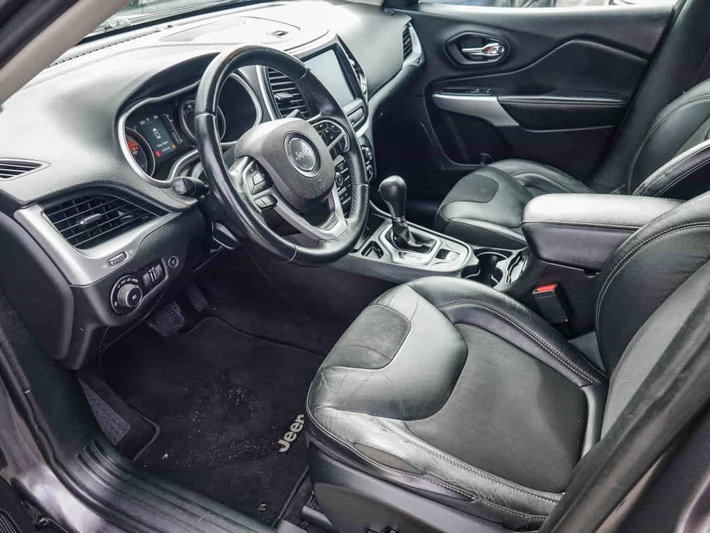 Thumbnail: 2018 Jeep Cherokee - 16