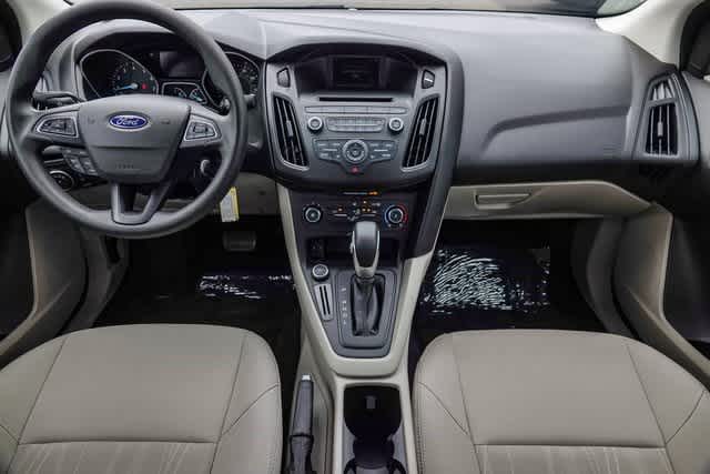 2017 Ford Focus SE 9