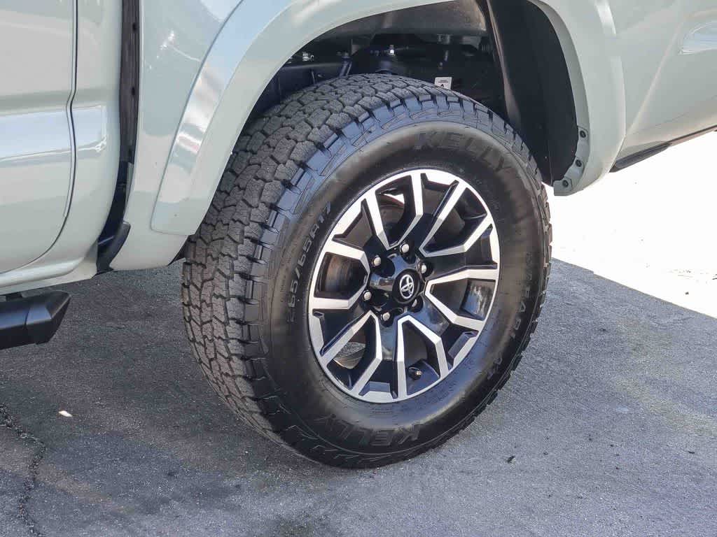 Thumbnail: 2022 Toyota Tacoma - 10