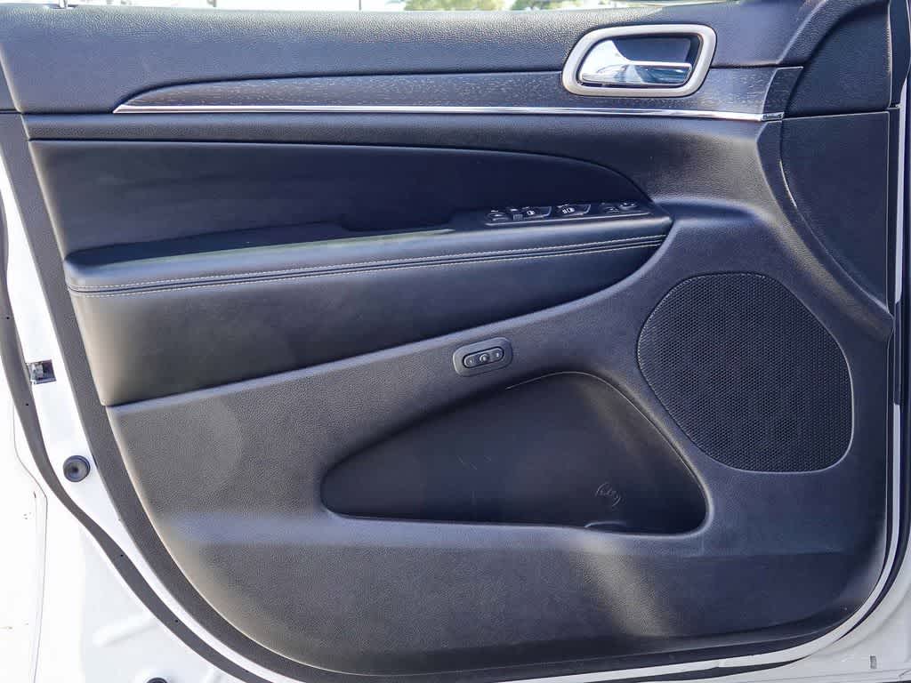 Thumbnail: 2017 Jeep Grand Cherokee - 19