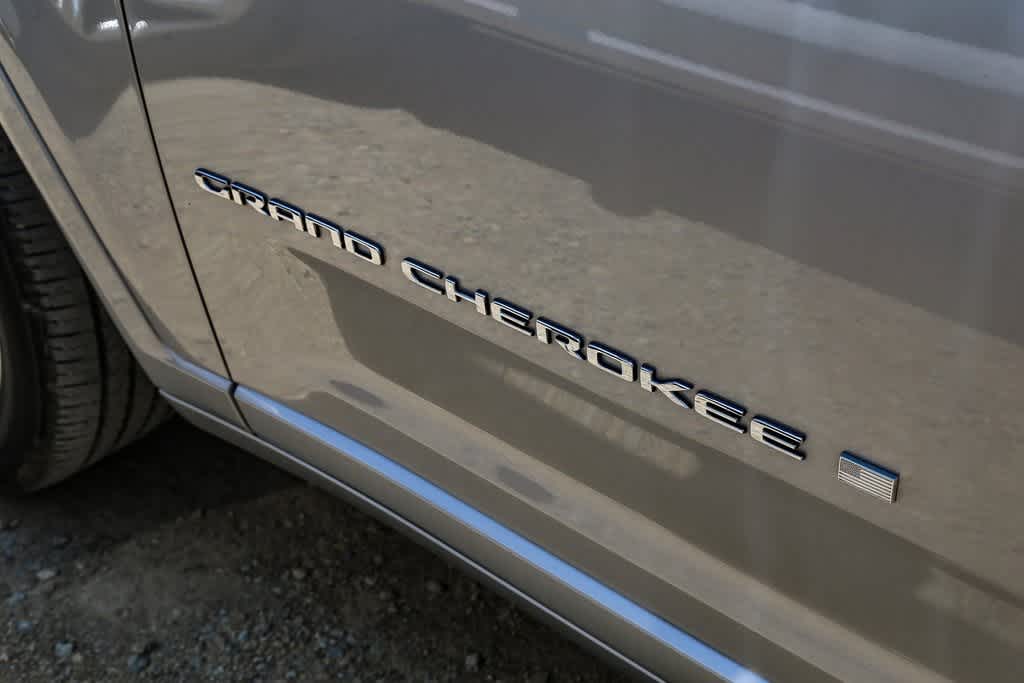 Thumbnail: 2022 Jeep Grand Cherokee - 20