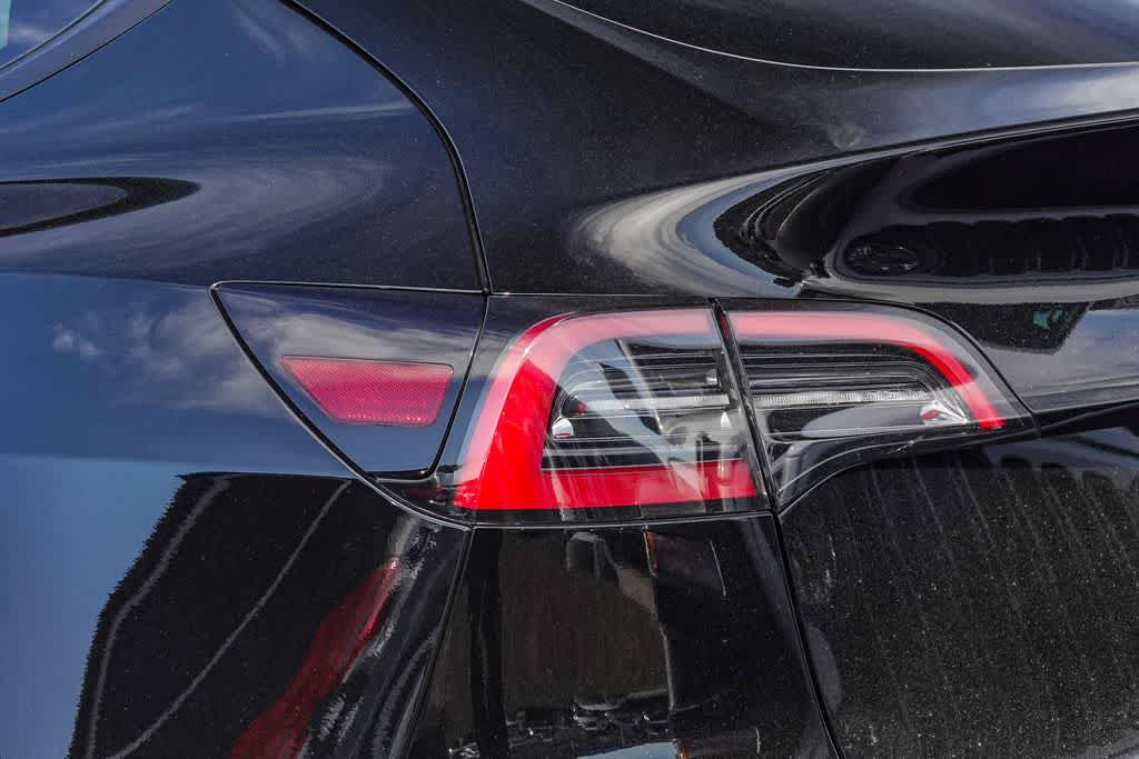 Thumbnail: 2022 Tesla Model Y - 17