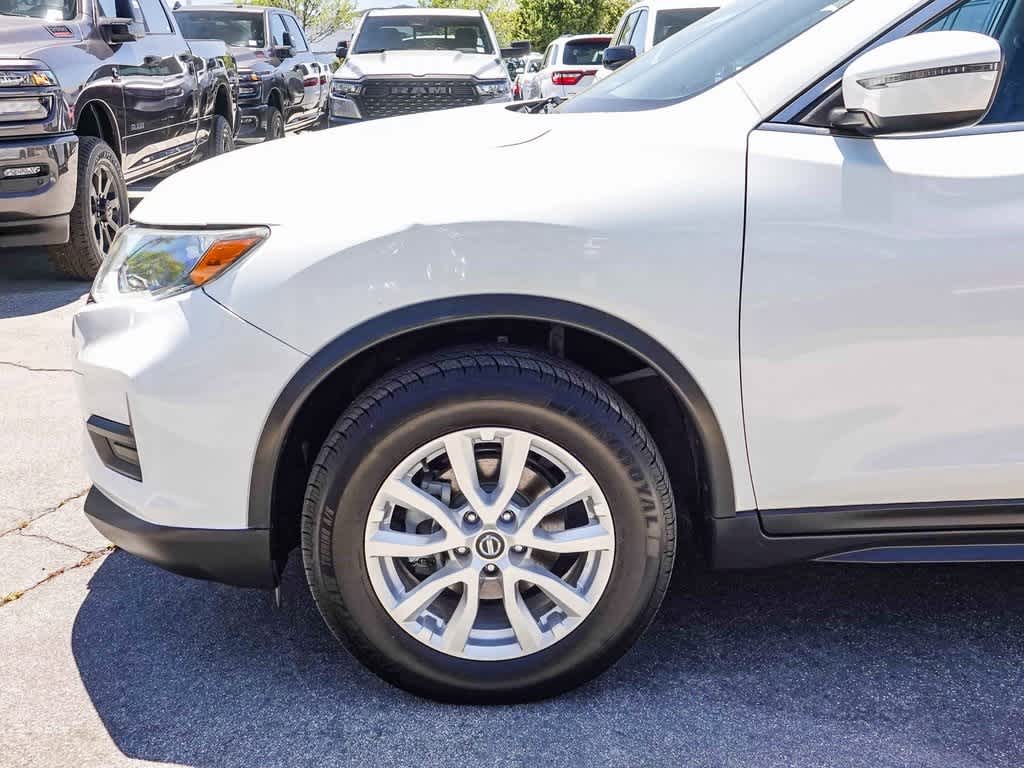 2017 Nissan Rogue SV 9
