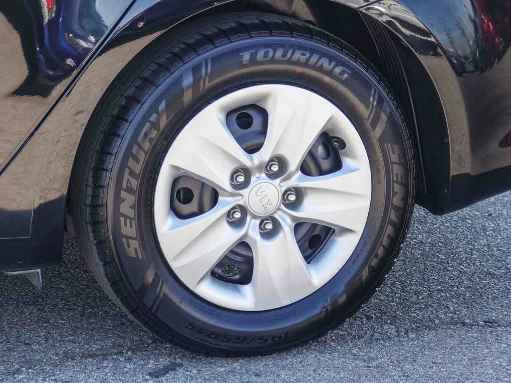 Thumbnail: 2017 Kia Forte - 10