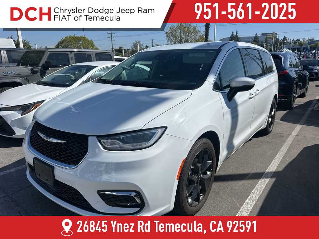 2023 Chrysler Pacifica's photo