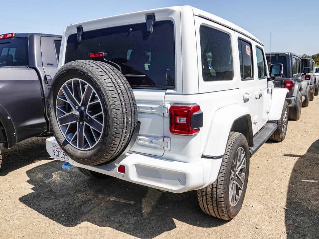 2022 Jeep Wrangler Unlimited Sahara 12