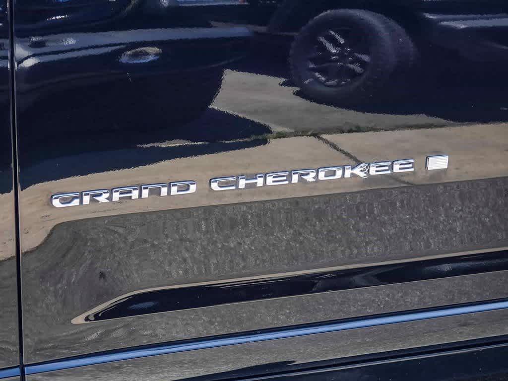 Thumbnail: 2022 Jeep Grand Cherokee - 9