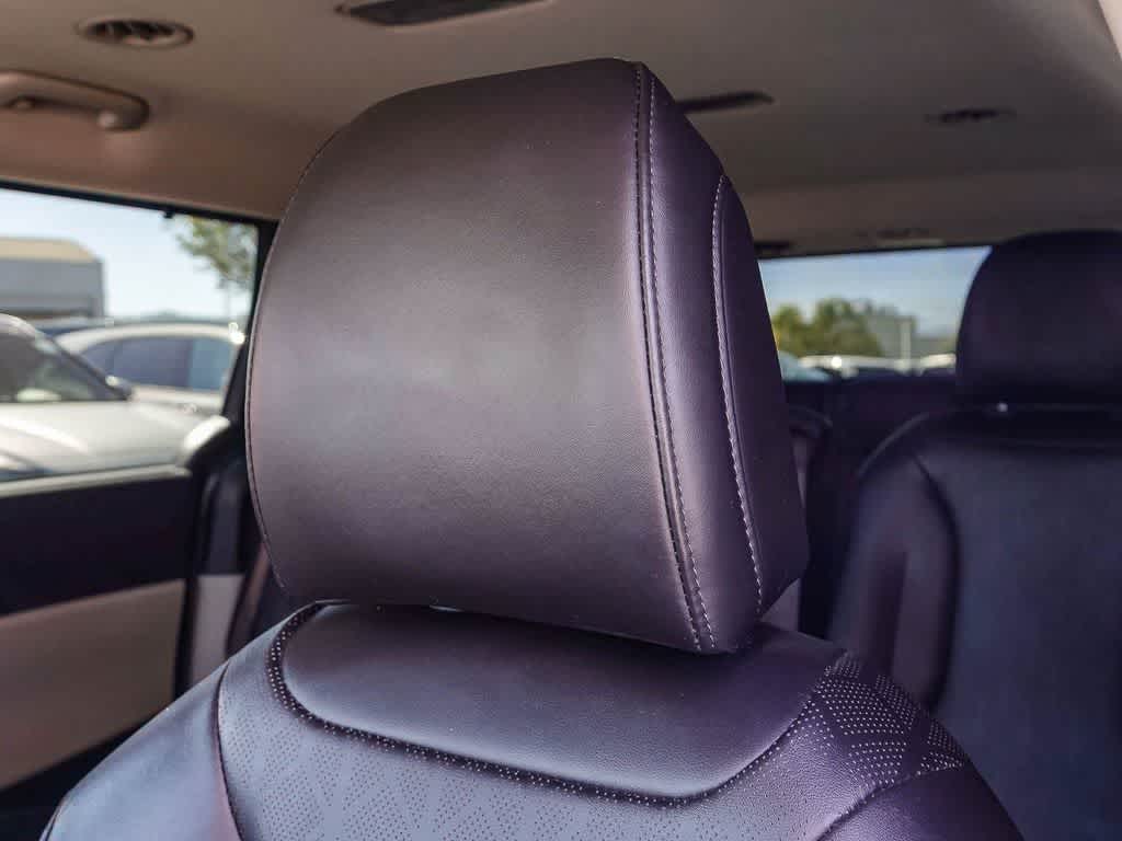 Thumbnail: 2022 Kia Carnival - 24