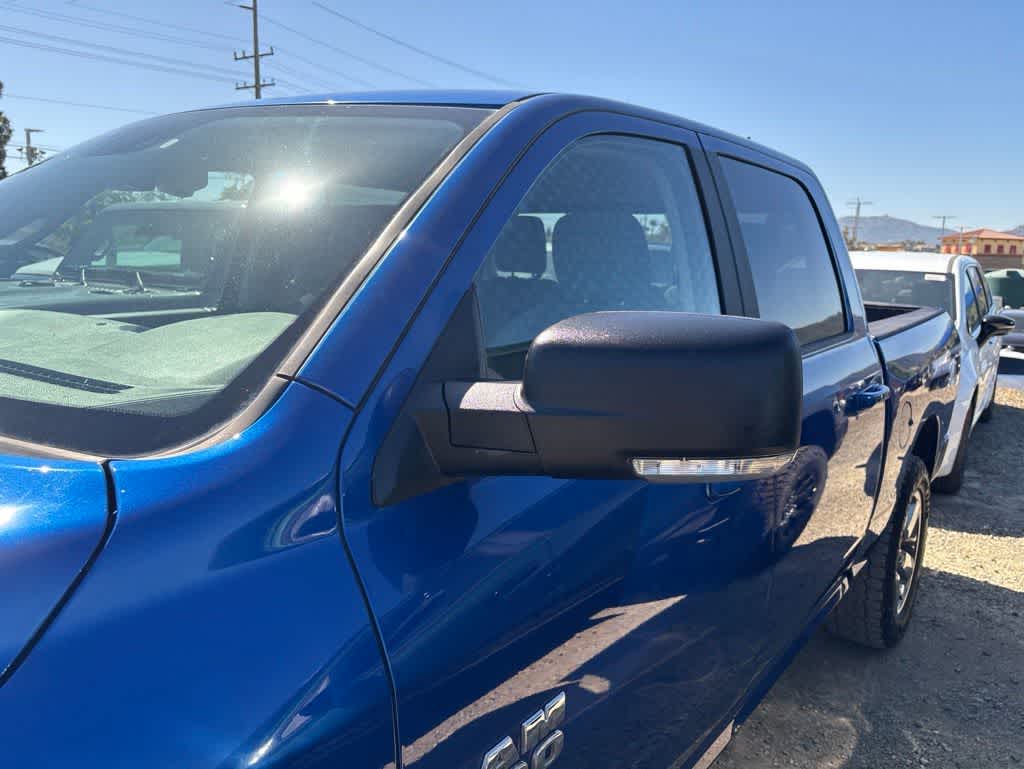 Thumbnail: 2019 RAM 1500 Classic - 3