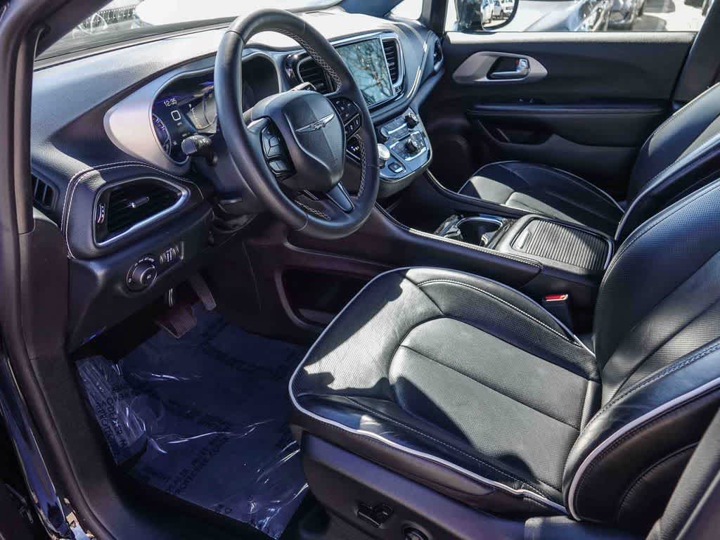 Thumbnail: 2025 Chrysler Pacifica - 16