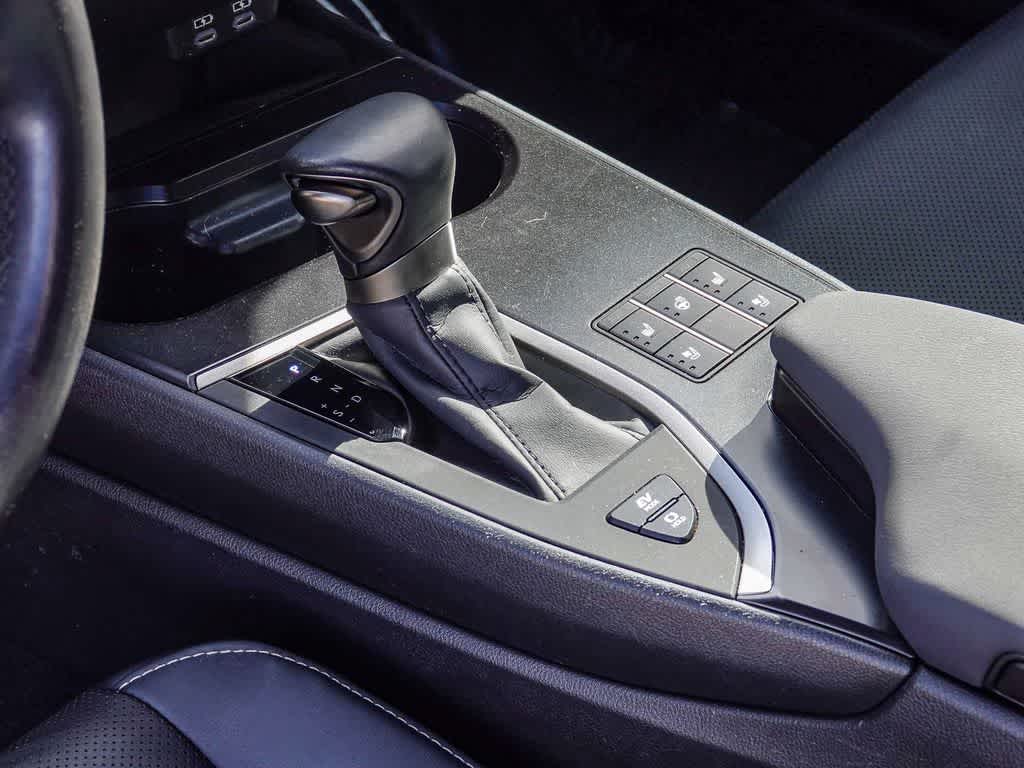 Thumbnail: 2024 Lexus UX - 19