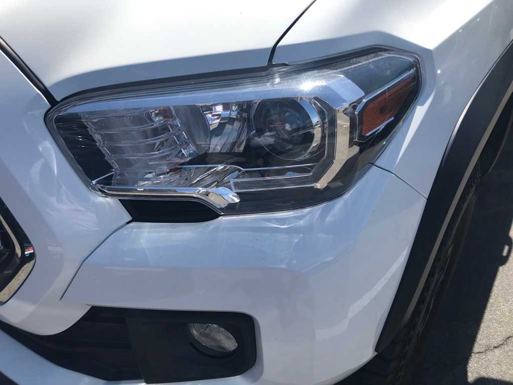 Thumbnail: 2017 Toyota Tacoma - 3
