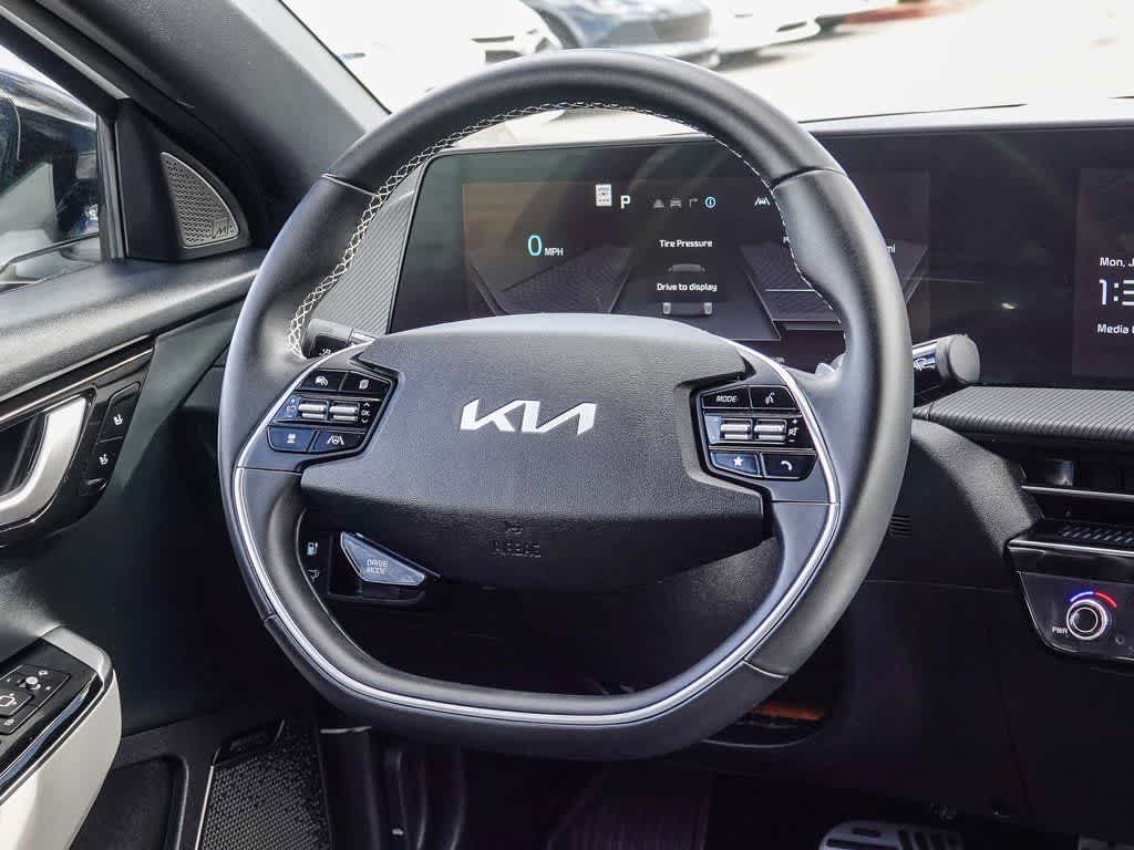 Thumbnail: 2022 Kia EV6 - 14