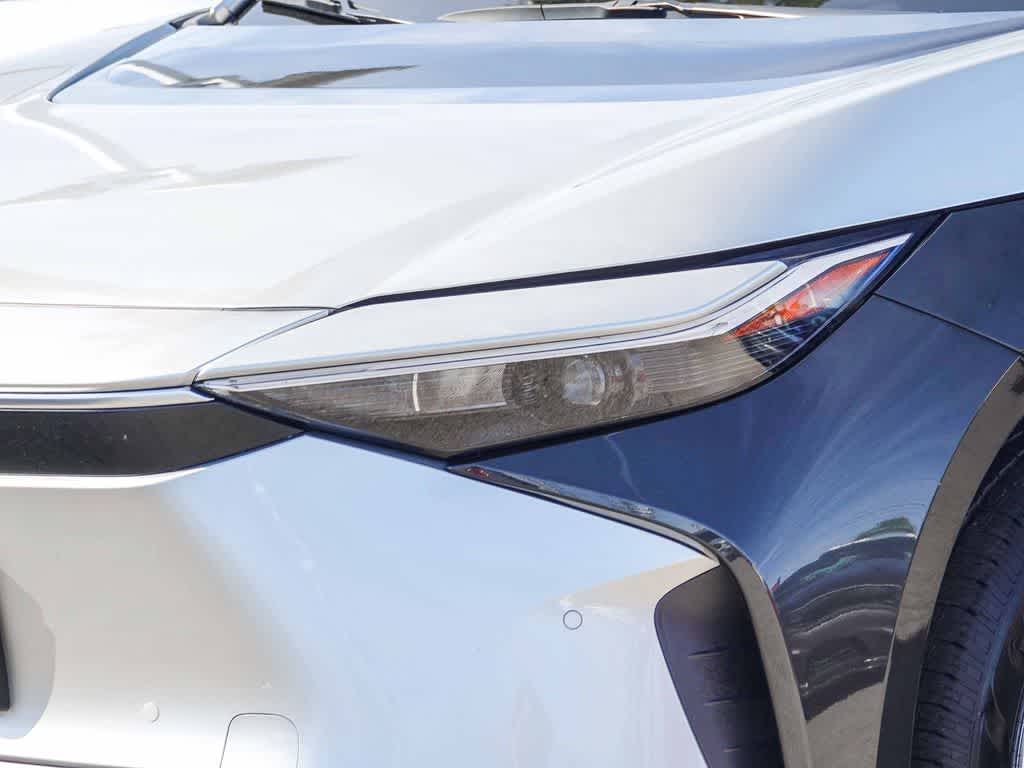 Thumbnail: 2023 Toyota bZ4X - 8