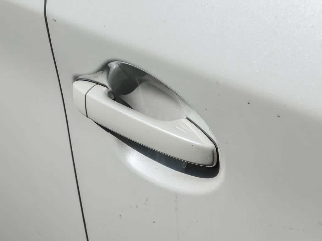 Thumbnail: 2014 Toyota Prius - 9