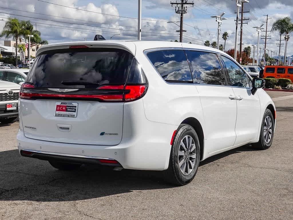 Thumbnail: 2024 Chrysler Pacifica - 4