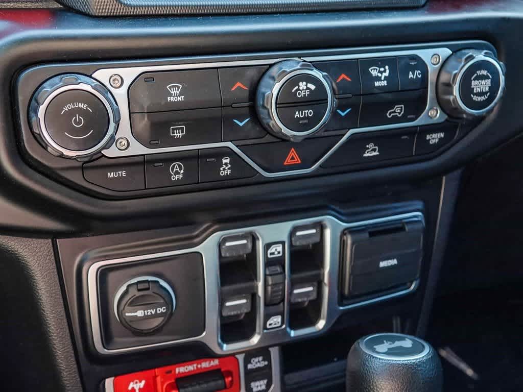 Thumbnail: 2021 Jeep Wrangler - 21