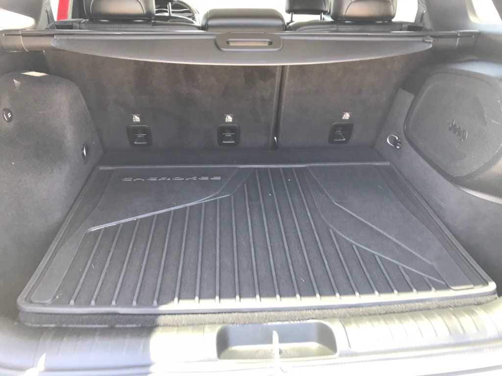 Thumbnail: 2019 Jeep Cherokee - 8