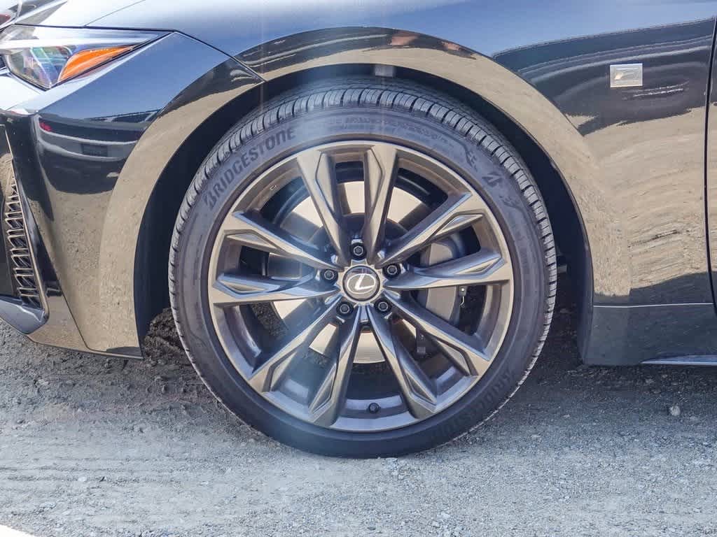 2025 Lexus IS 300 16
