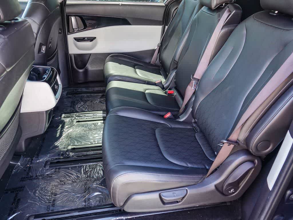 Thumbnail: 2022 Kia Carnival - 17