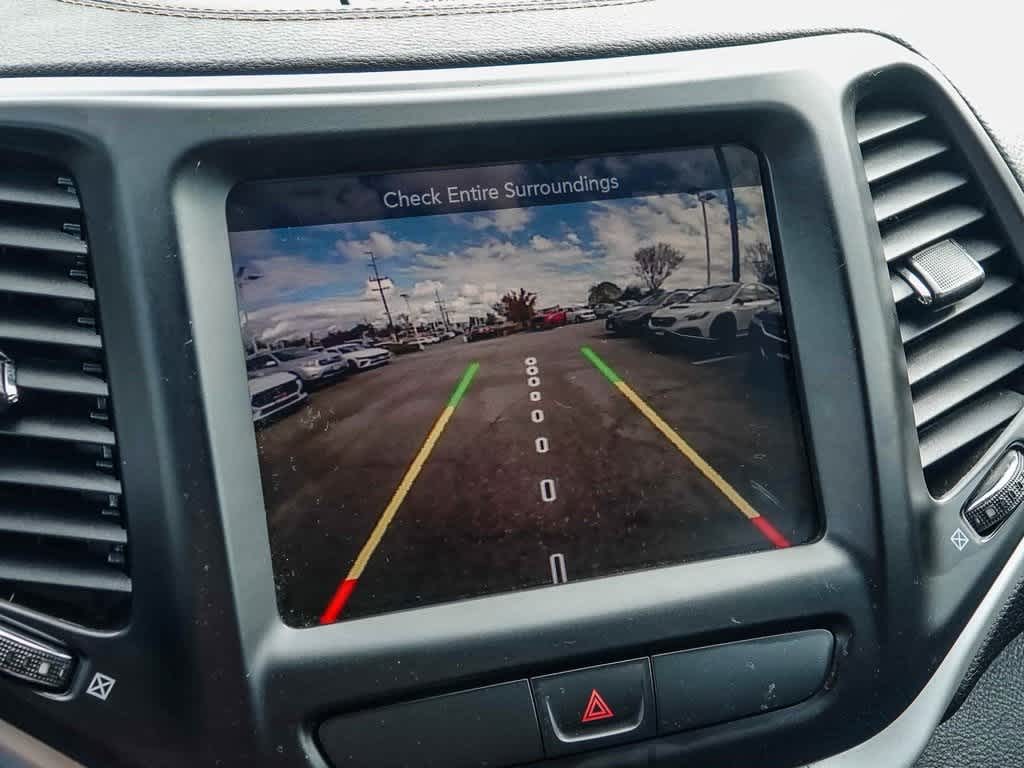 Thumbnail: 2018 Jeep Cherokee - 22