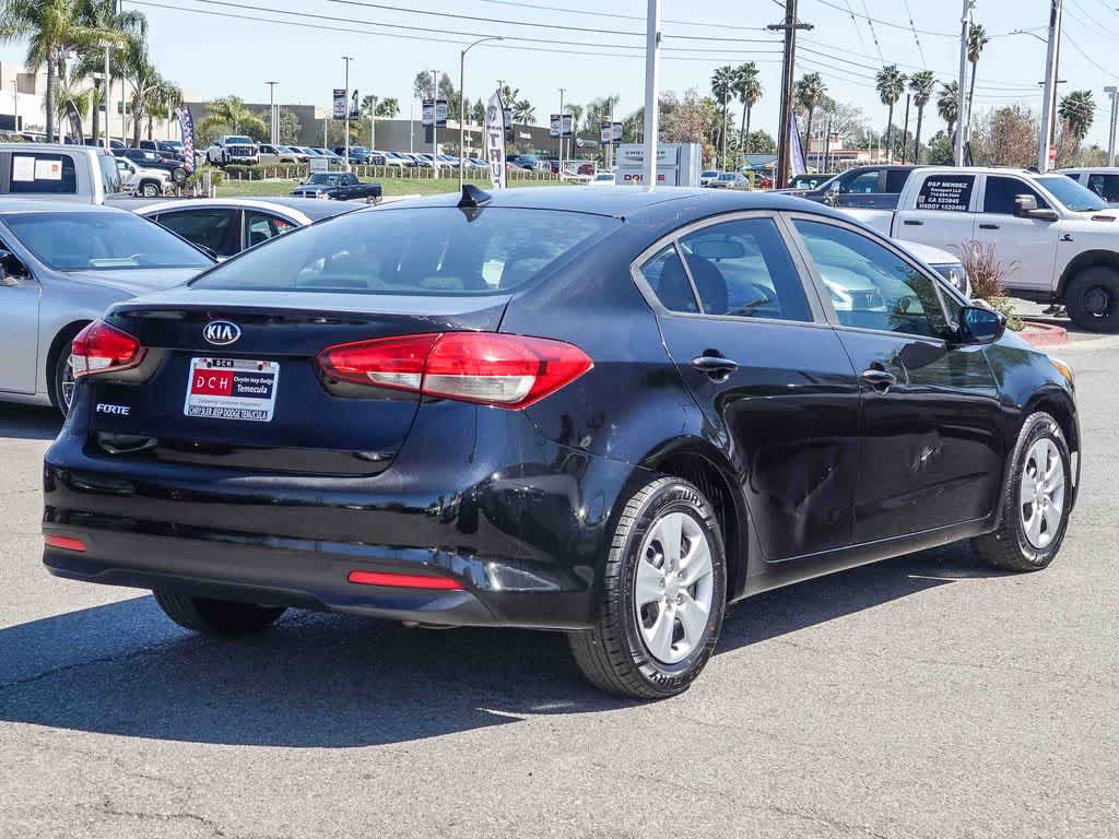Thumbnail: 2017 Kia Forte - 4