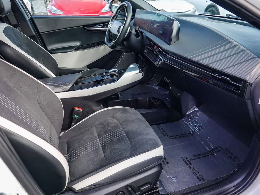 Thumbnail: 2022 Kia EV6 - 15